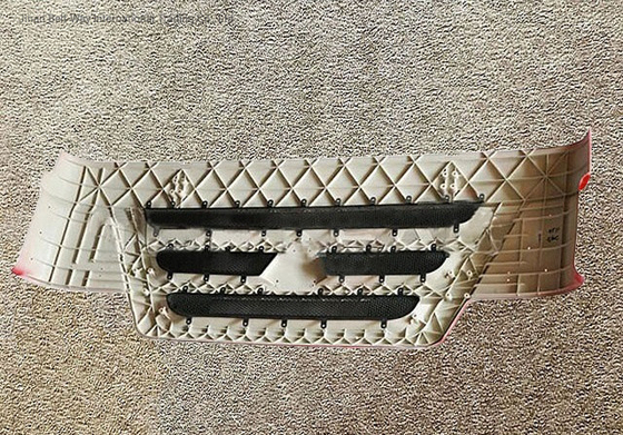 Online-Unterstützung für Sinotruk HOWO Dump Truck Cabin Part Radiator Cover Wg1642111010